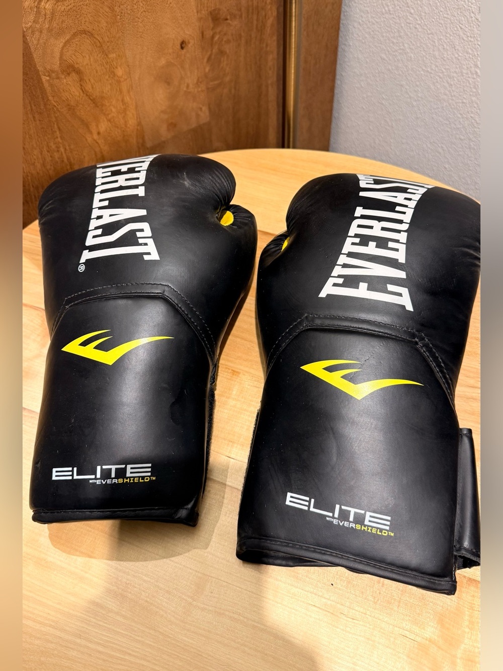 Everlast Elite Pro Style Training Gloves in black with yellow accents